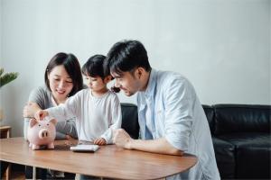 Nên cho trẻ tiền tiêu vặt ở độ tuổi nào?