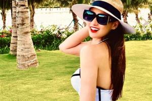 Chọn bikini cut out cực cháy đi biển như Lã Thanh Huyền