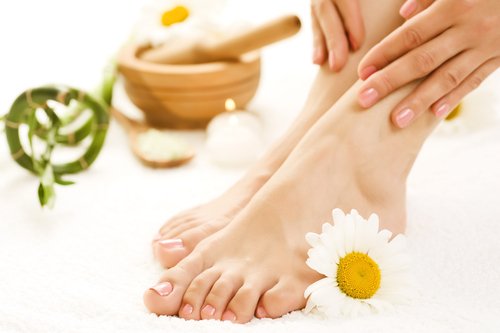 5 nguyên liệu có khả năng dưỡng ẩm da chân, giúp da luôn mềm mại vào mùa đông