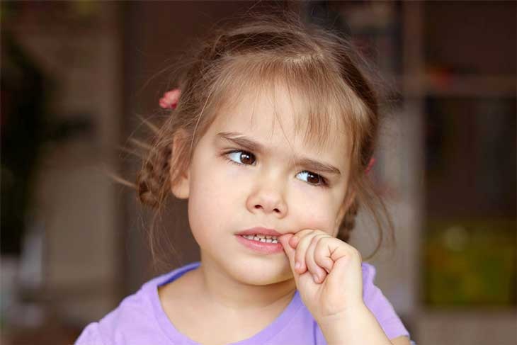 Những đứa trẻ thích cắn móng tay không thể thoát khỏi những cái kết này khi lớn lên, nếu cha mẹ không ngăn cản ngay thì sẽ quá muộn