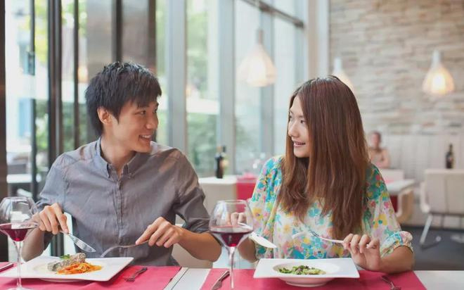 Chồng làm ăn chung với vợ cũ, tôi chỉ muốn lập tức ly hôn