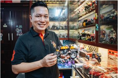Người đàn ông Hà Nội chi hơn một tỷ đồng săn mô hình ô tô, xe máy