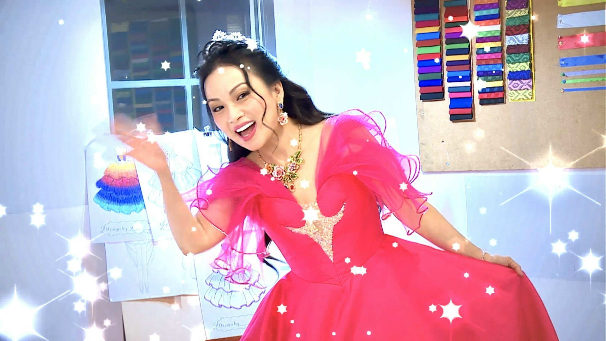 'Ca sĩ tỷ phú' Hà Phương hóa thân công chúa, vui chơi cùng trẻ tự kỷ