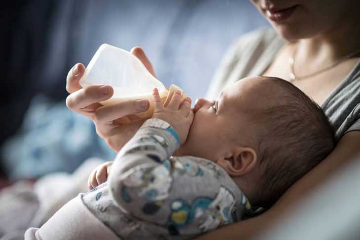 Bé gái 2 tháng tuổi tử vong sau khi bú bình do nguyên nhân thường gặp