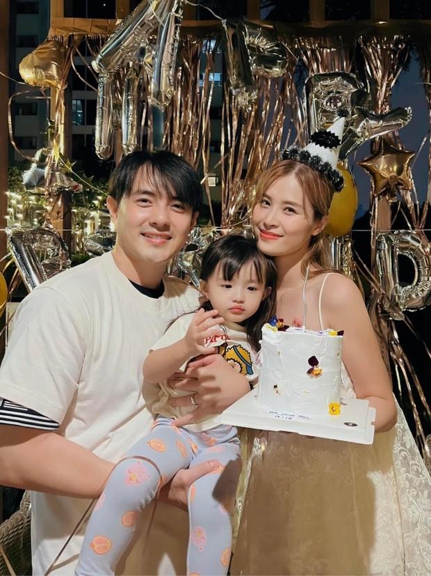Lộ vòng 2 lùm xùm, Đông Nhi dính nghi vấn có em bé thứ hai
