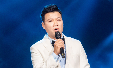 Vũ Thắng Lợi hát tưởng nhớ cha