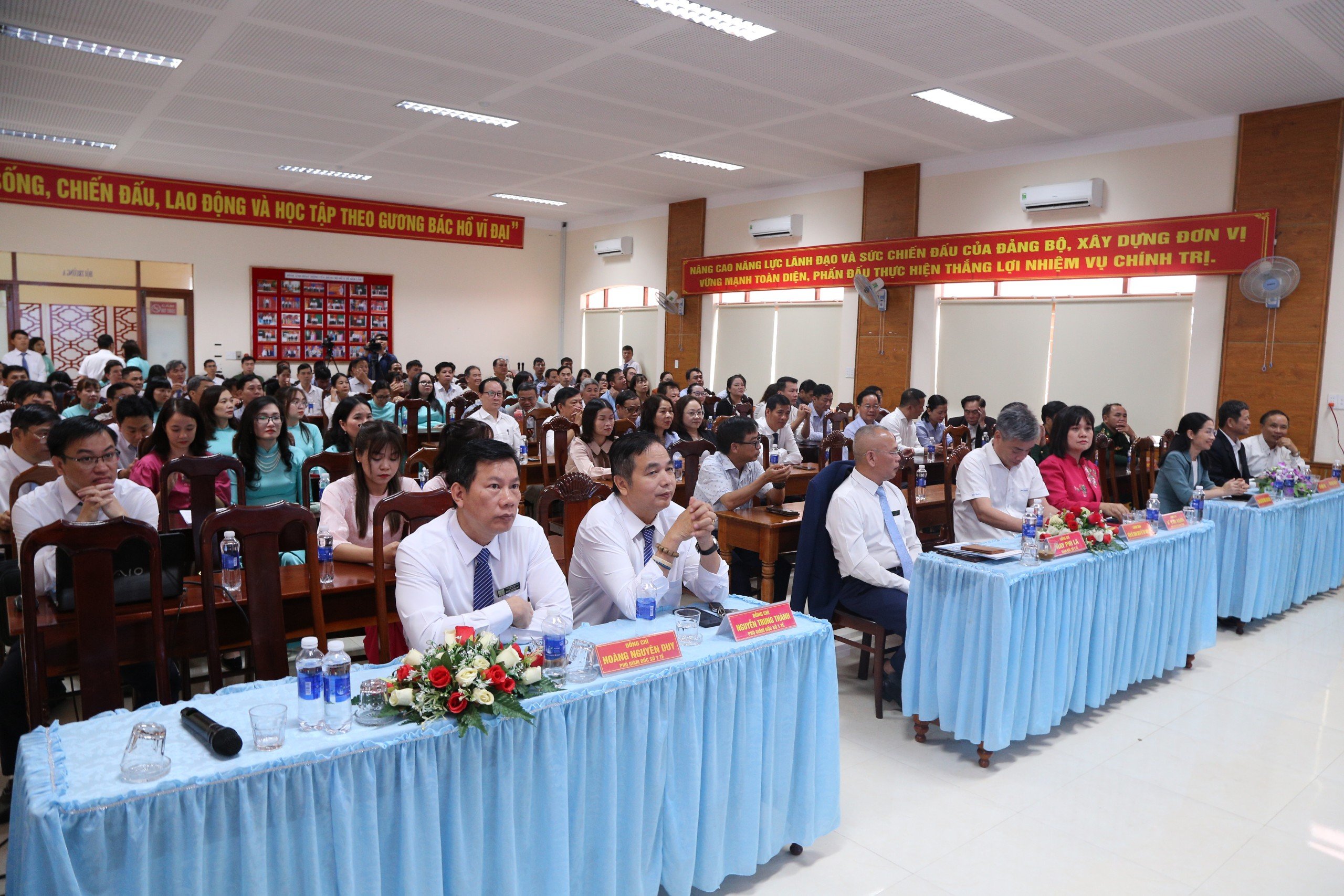 Đắk Lắk: Một giám đốc bệnh viện được Thủ tướng tặng Bằng khen