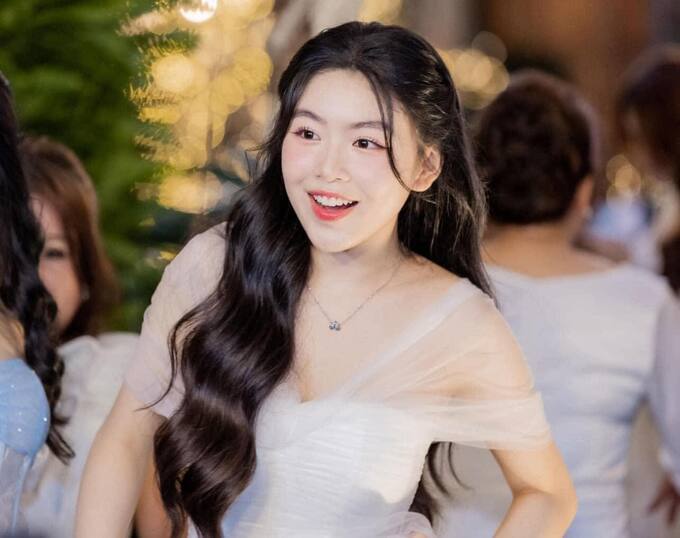 Sinh nhật tuổi 18 con gái Quyền Linh: Hàng hiệu, người nổi tiếng và vẻ đẹp như trăng rằm