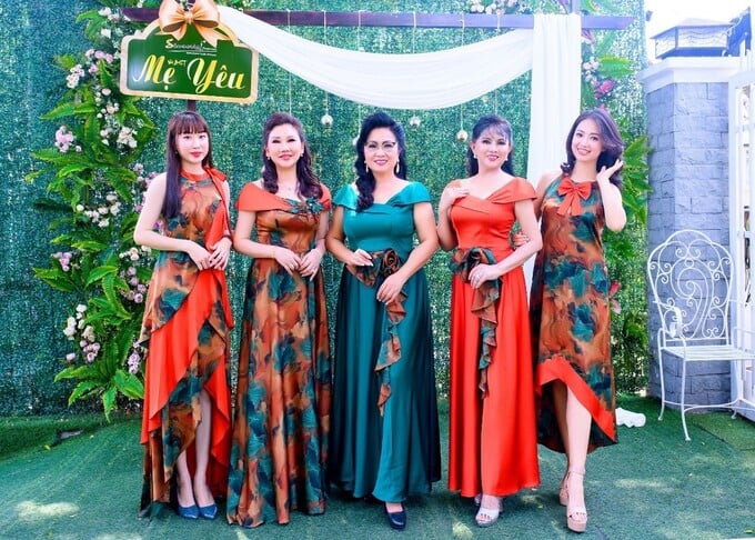 Ra mắt bộ sưu tập “Mẹ yêu” nhân ngày Mother's Day