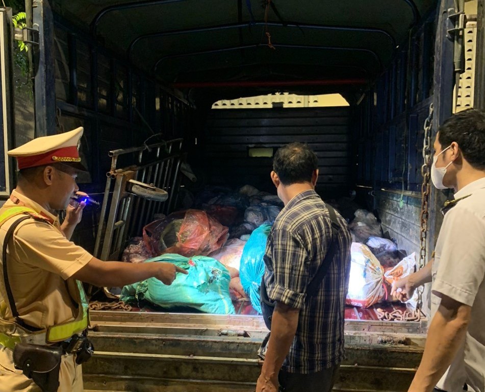 Bắc Giang: Ngăn chặn gần 1 tấn nội tạng bẩn chuẩn bị đưa đi tiêu thụ
