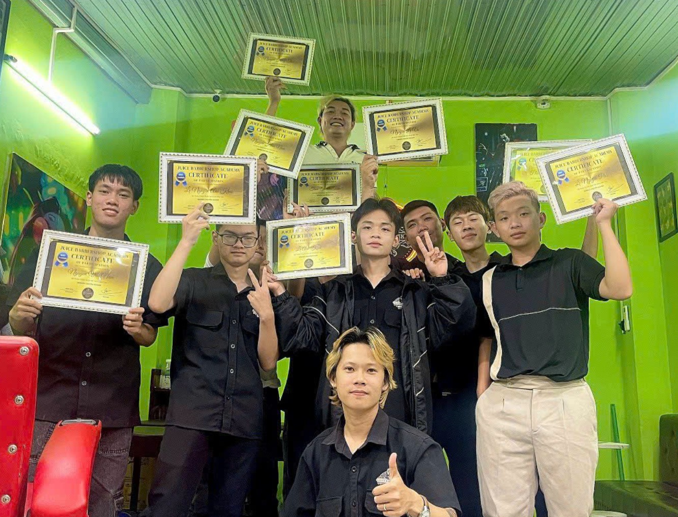 Câu chuyện phía sau tiệm Barber tóc của ông chủ kênh Đức Cắt Bớt Tóc và những thông điệp Thiện nguyện lan tỏa tới cộng đồng